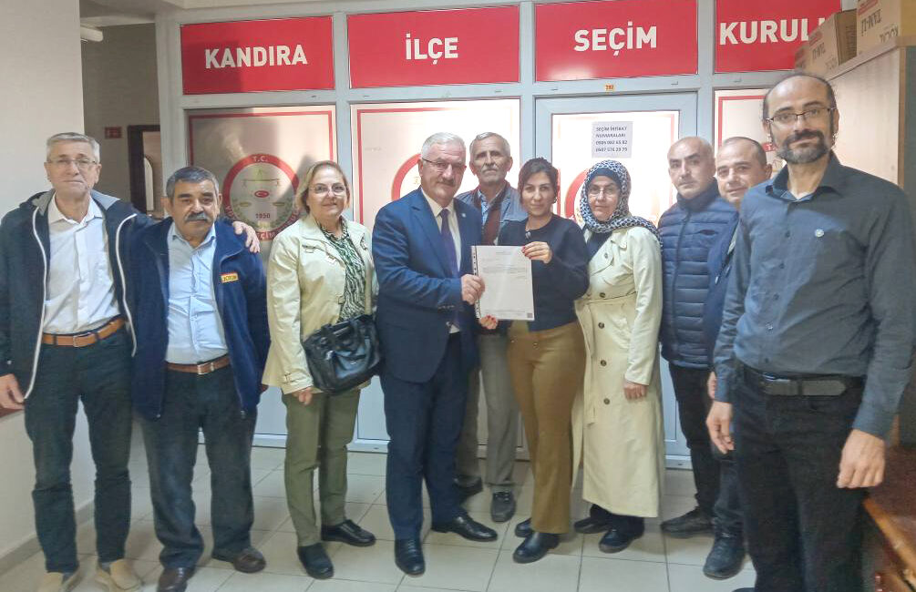 Yusuf Battal Mazbatasını Aldı, İlk Toplantısını Yaptı İYİ Parti Kandıra İlçe Başkanı Yusuf Battal, mazbatasını alarak görevine