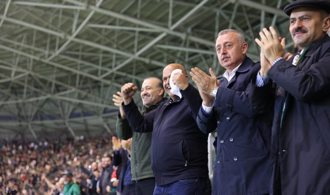 Başkan Büyükakın’dan Kocaelispor’a Tebrik: “Muhteşem Bir Oyun, Harika Bir Galibiyet!” Kocaelispor’un Alanyaspor’u 2-0 mağlup etmesinin ardından Başkan Tahir Büyükakın, “Muhteşem