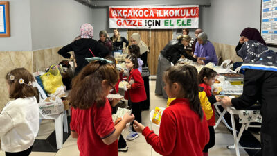 Akçakoca İlkokulu’ndan Gazze’ye 100.000 TL’lik Dev Destek Kandıra Akçakoca İlkokulu, “ÇEDES Gazze İçin Seferber” projesi kapsamında düzenlediği