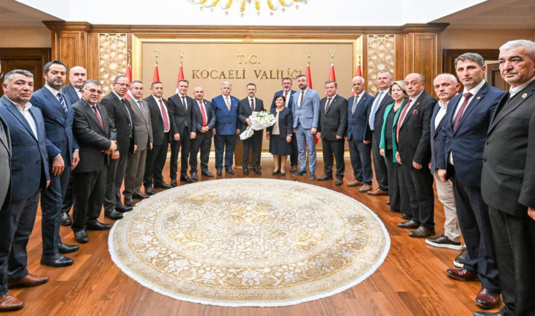 19 Ekim Muhtarlar Günü kapsamında, Kocaeli’deki muhtarlar Valilik makamında Vali
