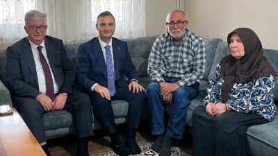 Kandıra Kaymakamı ve Cumhuriyet Başsavcısı Şehit Ailelerini Evlerinde Ziyaret Etti Kandıra Kaymakamı Ömer Lütfi Yaran ve Cumhuriyet Başsavcısı Muhammet Sefa