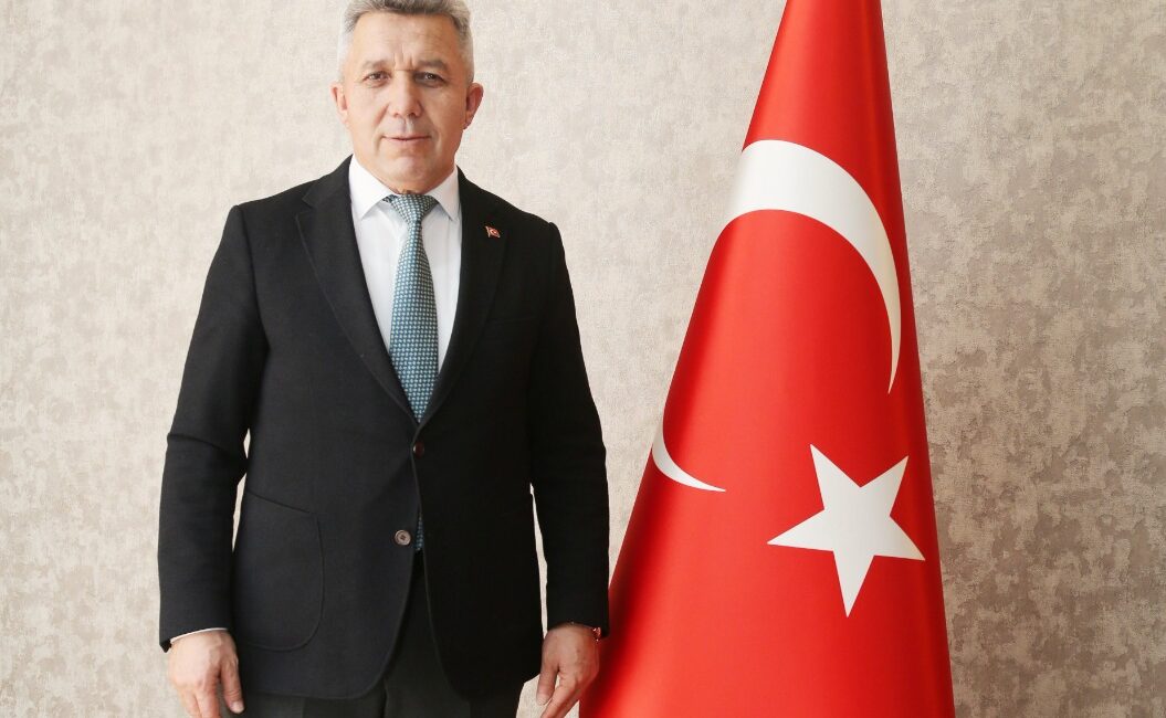 Başkan Ölmez’den Cumhuriyet’in 102. Yılı Mesajı: “Birlik ve Beraberlik İçinde Daha Güçlü Türkiye” Başkan Erol Ölmez, Cumhuriyetimizin 102. yıl dönümünde birlik ve beraberlik