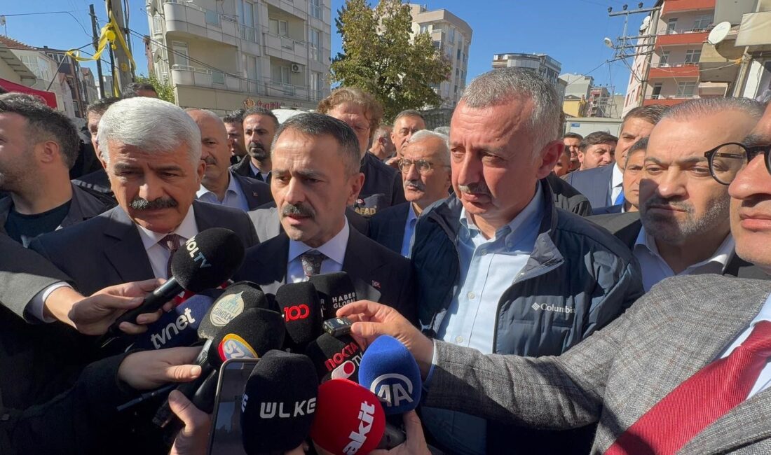 Kocaeli Valisi Aktaş: “Bir Vatandaşımızın Sesini Aldık” Kocaeli Valisi İlhami Aktaş, Gebze’de çöken binanın enkazından bir vatandaşın