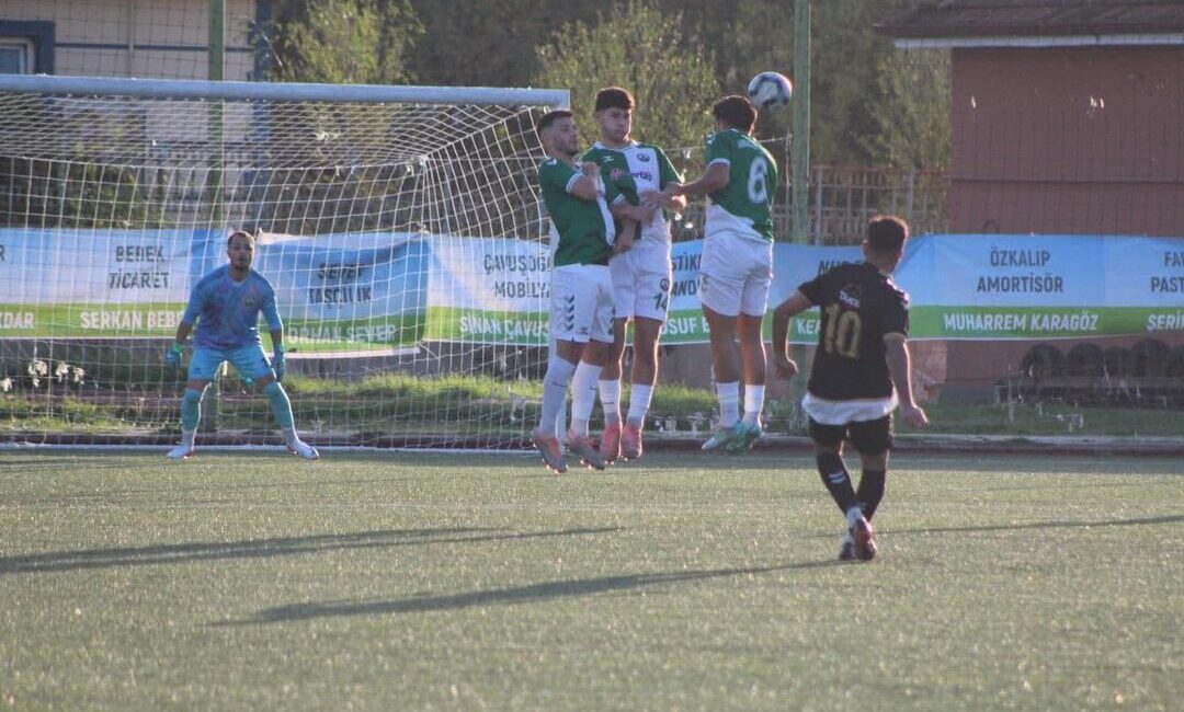 Kandıra’da Kazanan Yok: Zorlu Maçta Puanlar Paylaşıldı Kandıra Gençlerbirliği, Amatör Süper Lig B Grubu’nda lider Turgutspor’u evinde