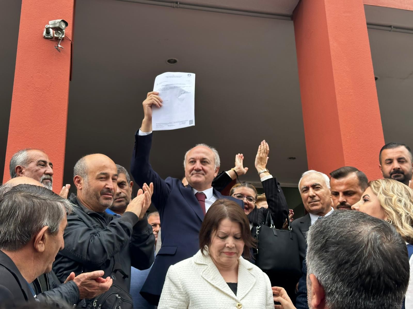 Erdem Arcan Mazbatasını Aldı: CHP Kocaeli’de Yeni Dönem Başladı CHP Kocaeli İl Kongresi’ni kazanan Erdem Arcan, mazbatasını Kocaeli Adliyesi’nde