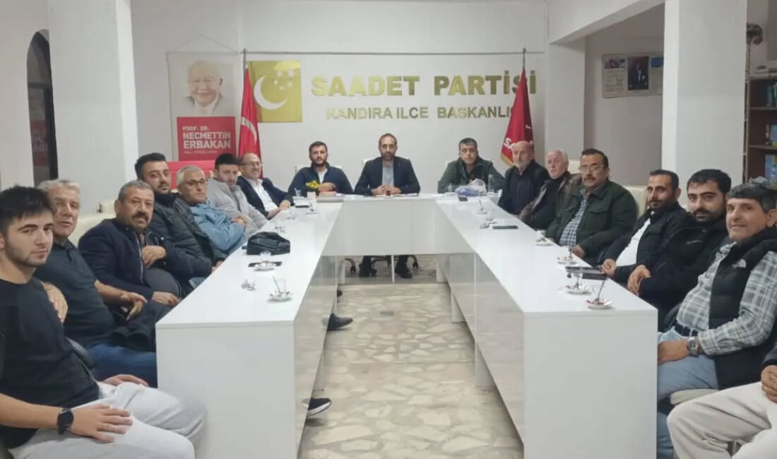 Saadet Partisi Kandıra İlçe Başkanı Ünal Kızılağıl, mazbatasını alarak görevine