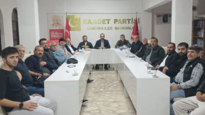 Saadet Partisi Kandıra İlçe Başkanı Ünal Kızılağıl, mazbatasını alarak görevine