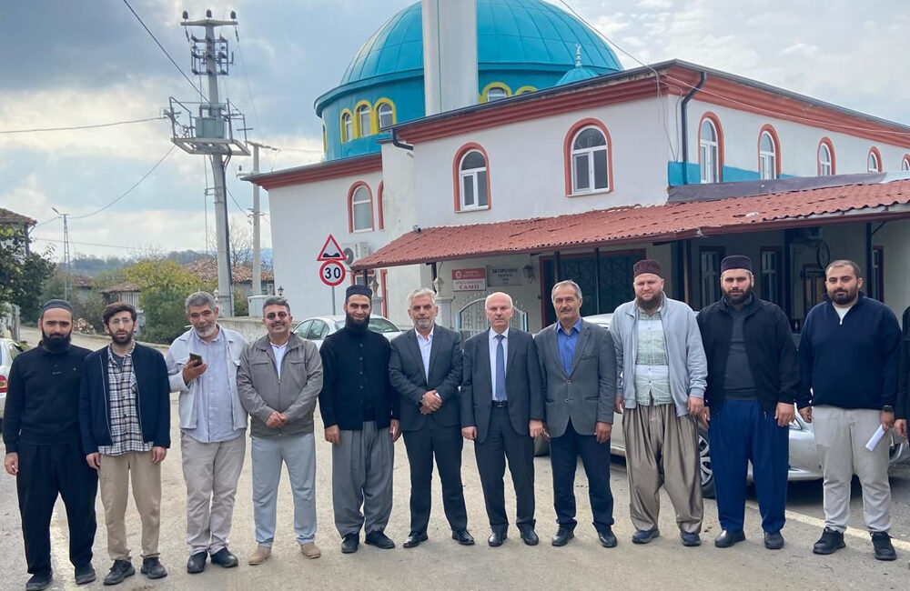 Kandıra İlçe Müftüsü Adem Gülmek, Antaplı Mahallesi’nde din görevlileri ve