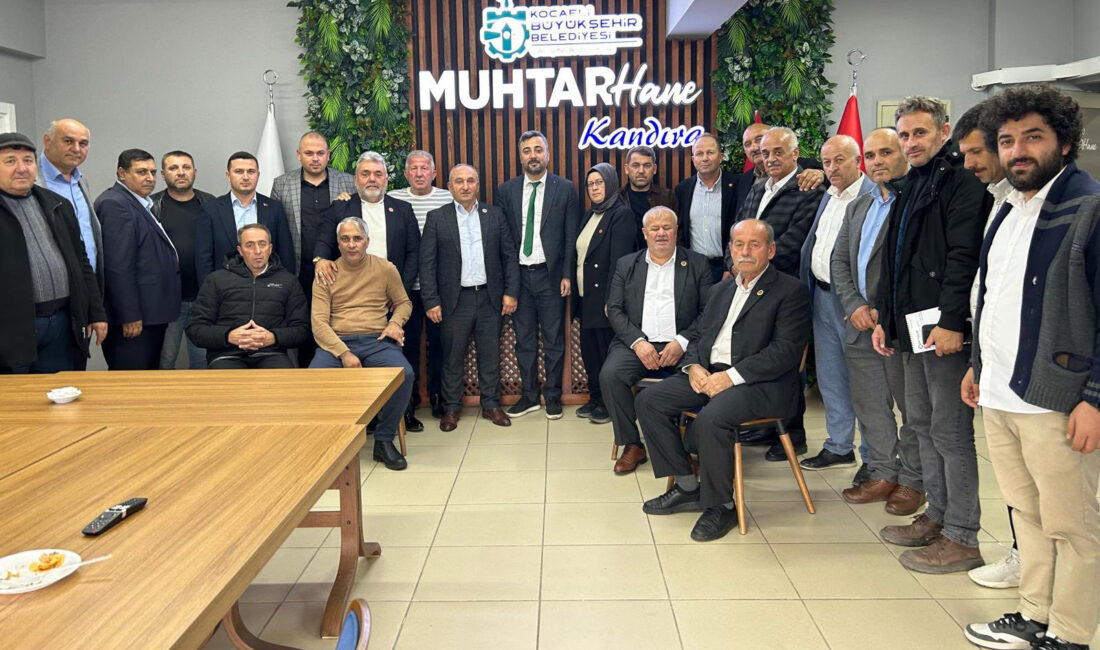 Kandıra Muhtarlar Derneği’nde düzenlenen toplantıda, muhtarlar ile yerel yöneticiler bir