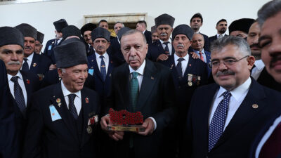 Kocaeli’den Ankara’ya giden kahraman gazilerimiz, TBMM’de milletvekilleri Veysel Tipioğlu ve