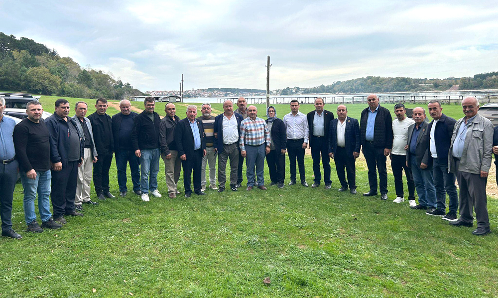 Kandıra’da muhtarlar, Kerpe Ömerağzı’nda düzenlenen piknikte bir araya gelerek keyifli