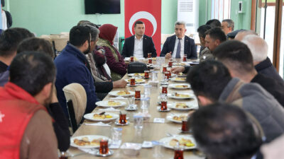 Kandıra Belediyesi, ruhsatsız işyerlerine karşı harekete geçti. Esnafla yapılan toplantıda