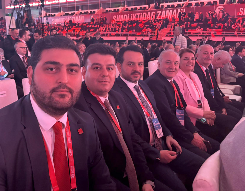 
CHP’nin 39. Olağan Kurultayı Ankara Spor Salonu’nda başladı. Kocaeli örgütü,