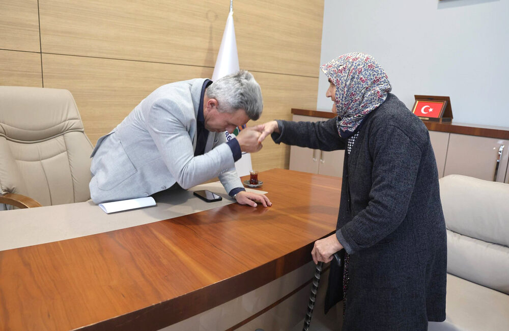 Kandıra Belediye Başkanı Erol Ölmez’in başlattığı Çarşamba Halk Günü, vatandaşların