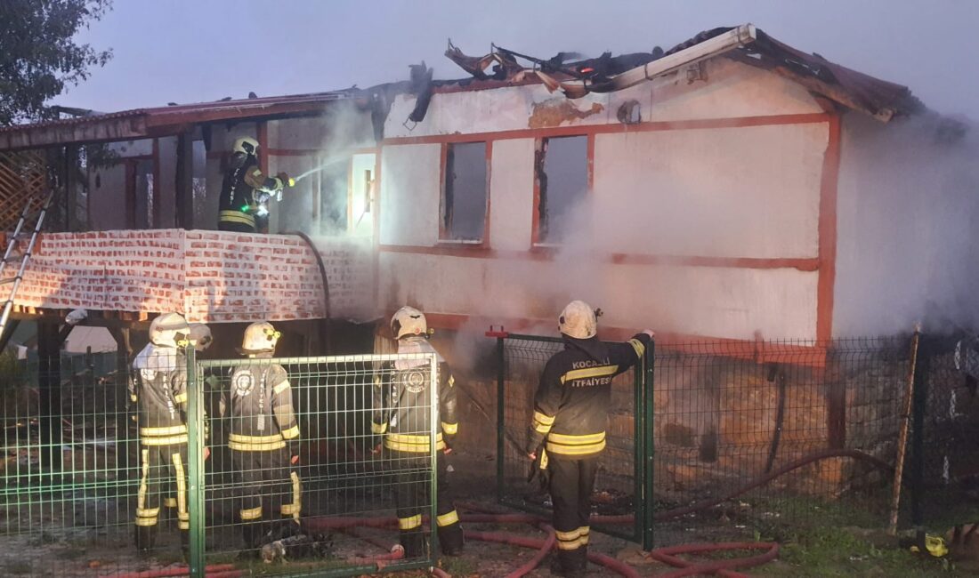 Kandıra’nın Çalca Köyü’nde sabah saatlerinde çıkan yangın köyde paniğe neden