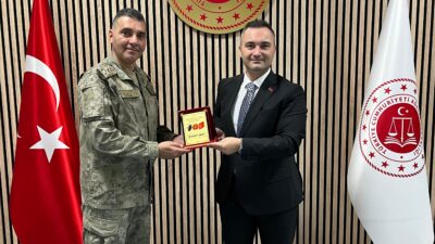 Kandıra Garnizon Komutanı Harputlu, Cumhuriyet Başsavcısı Çetin’i ziyaret ederek ilçedeki