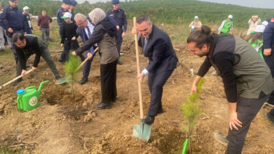 Kandıra Çamkonak Mahallesi’nde 11 Kasım Milli Ağaçlandırma Günü kapsamında fidan