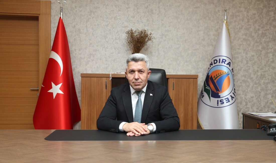 Kandıra Belediye Başkanı Erol Ölmez, 24 Kasım Öğretmenler Günü dolayısıyla