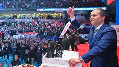 Yeniden Refah Partisi 3. Olağan Büyük Kongresi’nde Fatih Erbakan, delegelerin