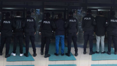 Kandıra’da tefecilik suçundan haklarında kesinleşmiş hapis cezası bulunan 3 şahıs,