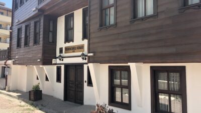 Kandıra Çarşı Mahallesi’ndeki yüz yılı aşkın geçmişe sahip Yelkencioğlu Konağı,