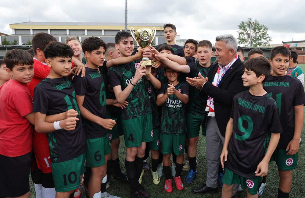 Küçük yaş gruplarında önemli başarılara imza atan Kandıra Spor, U14