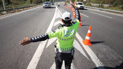 Trafikte sık bilinmeyen birçok kural, sürücülere binlerce liralık ceza olarak
