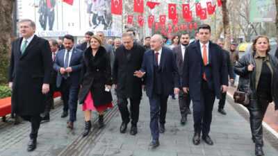 Cumhuriyet Halk Partisi Genel Başkan Yardımcısı Gökhan Zeybek, İzmit Belediye