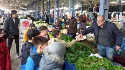 Kandıra İmam Hatip Ortaokulu öğrencileri, Ramazan arefesinde pazarı ziyaret ederek