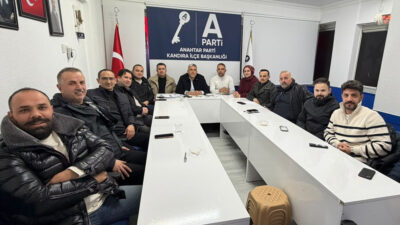 Anahtar Parti Kandıra İlçe Başkanı Hakan Akbaş, ilçe yöneticisi Yasin