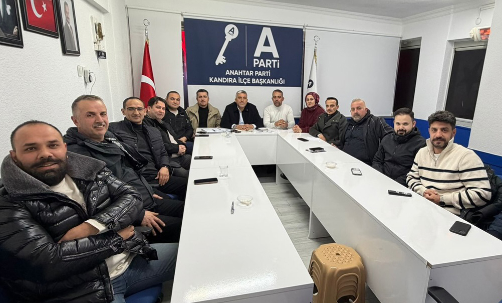 Anahtar Parti Kandıra İlçe Başkanı Hakan Akbaş, ilçe yöneticisi Yasin