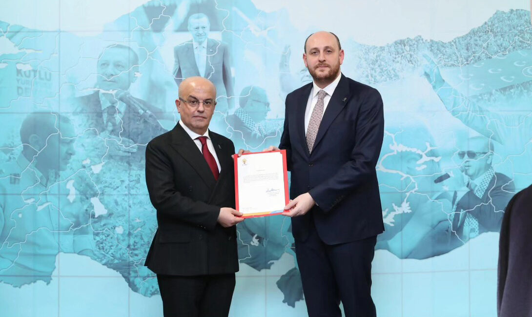 AK Parti Kandıra İlçe Başkanlığına Sertan Kulaç atandı. Erol Çakır’ın