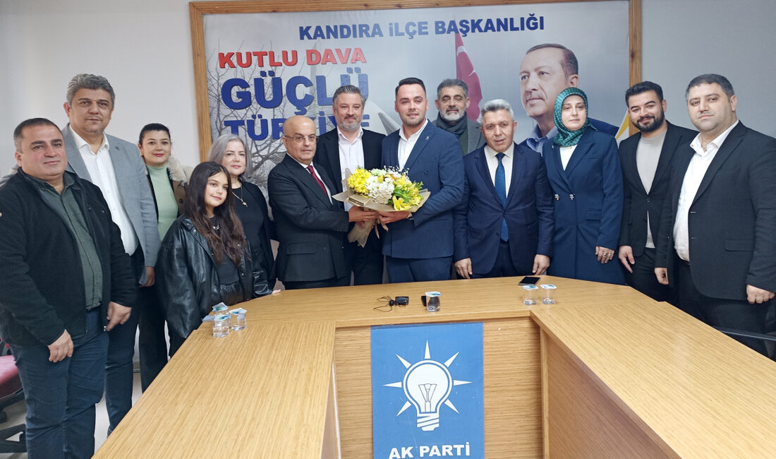 AK Parti Kandıra İlçe Başkanlığı’nda düzenlenen devir teslim töreninde Erol