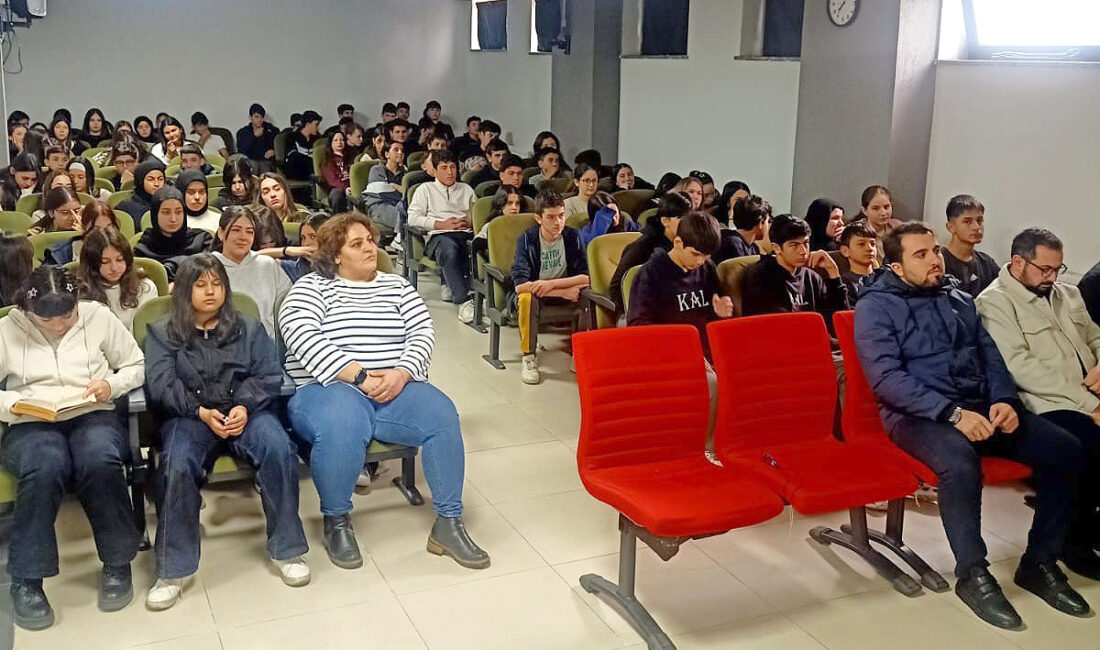 Kandıra Anadolu Lisesi’nde “Ramazan, Cami ve Hayat” konulu konferans düzenlendi.