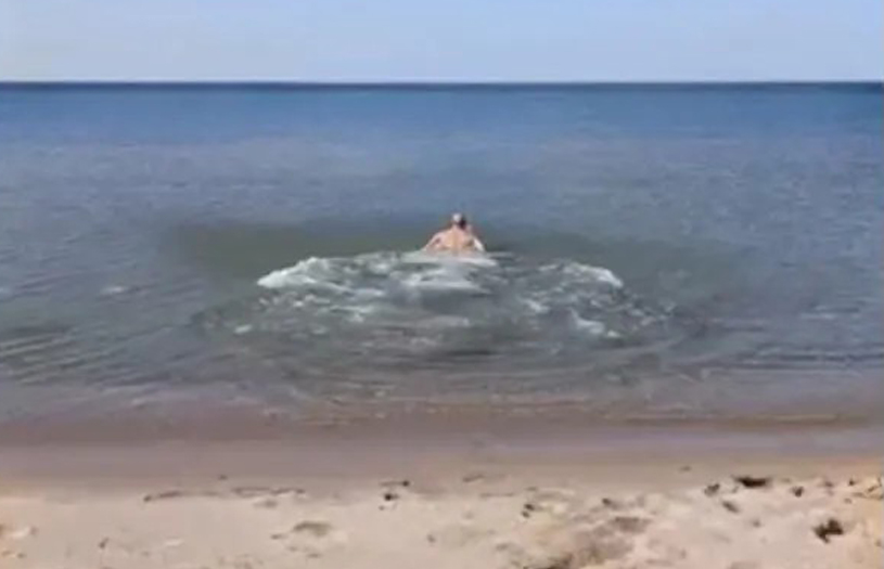 Kocaeli’de hava sıcaklığı 22 dereceye yükselince vatandaşlar sahillere akın etti.