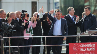 CHP Genel Başkanı Özgür Özel, Kocaeli mitinginde Büyükşehir Belediyesi için