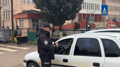 Kocaeli Emniyet Müdürlüğü ekipleri, Kandıra’daki 16 okul ve çevresinde denetim