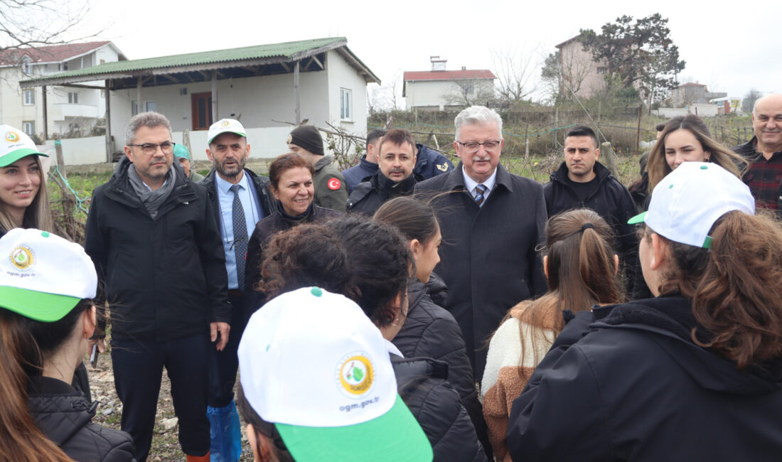 Kandıra Çamkonak Mahallesi’nde düzenlenen fidan dikim etkinliğine Kaymakam Ömer Lütfi