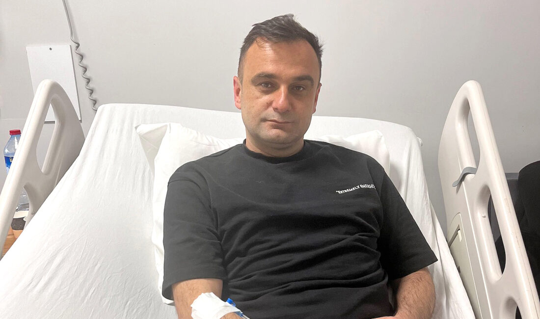 Kandıra Döngelli Mahalle Muhtarı Barış Yaşar, parmaklarındaki hareket kısıtlılığı şikayetiyle