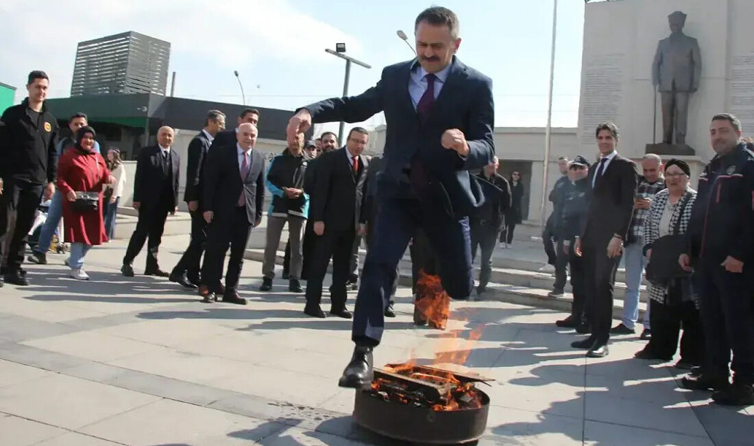 Kocaeli’de Nevruz Bayramı, geleneksel ritüeller ve renkli etkinliklerle coşkuyla kutlandı.