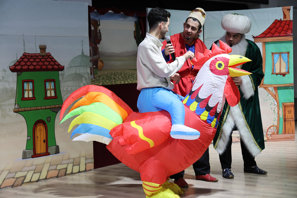 Kandıra Namazgah Kültür Merkezi’nde düzenlenen Ramazan etkinliğinde yüzlerce çocuk geleneksel