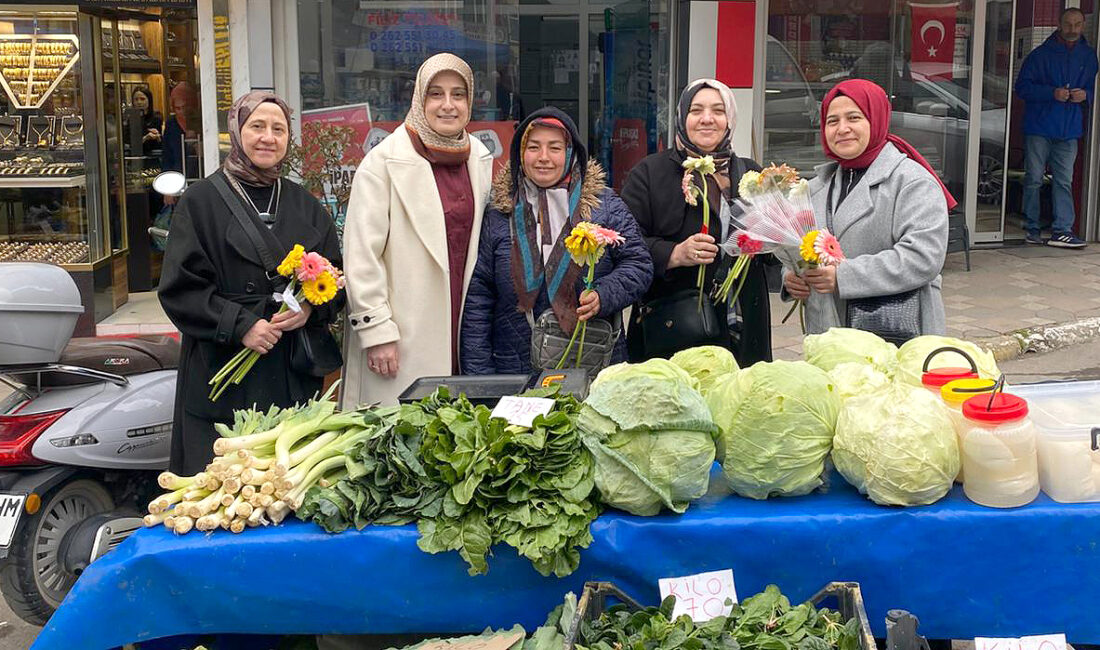AK Parti Kandıra İlçe Kadın Kolları Başkanı Gülcan Taşdelen ve