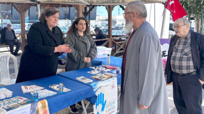 M. Kazım Dinç Kandıra Devlet Hastanesi ekipleri, Kandıra Çarşamba Pazarı’nda