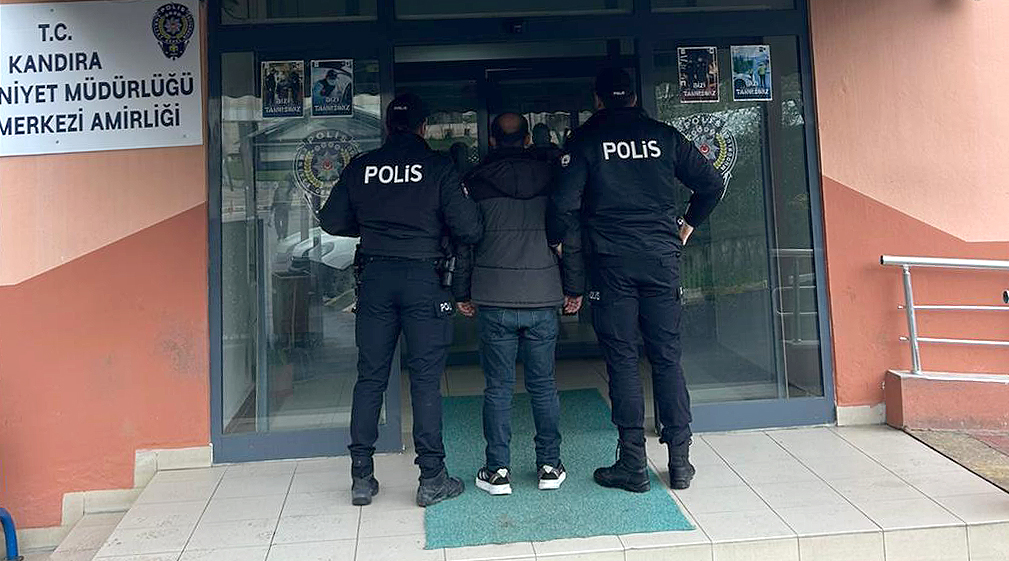 Kandıra İlçe Emniyet Müdürlüğü, kendisini kamu görevlisi ve banka çalışanı