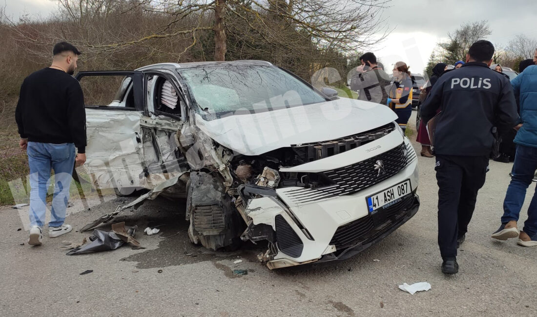 Kandıra–İzmit yolunda Gebeli sapağı mevkiinde iki aracın çarpışması sonucu korku