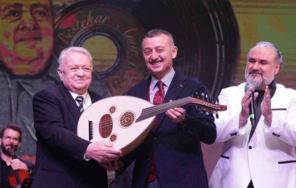 Kocaeli’nin yetiştirdiği değerli sanatçılardan ve Kandıralı hamişerimiz Amir Ateş, 7