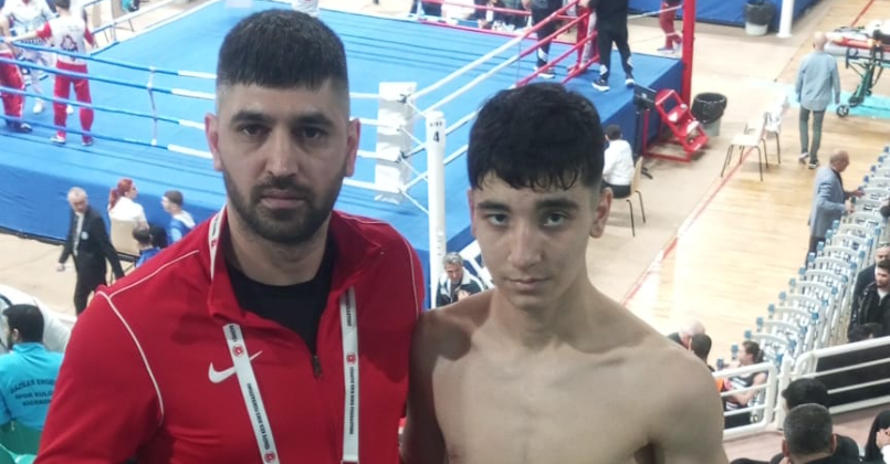 Kandıralı 16 yaşındaki Yusuf Elmas, Diyarbakır’da düzenlenen Türkiye Kick Boks
