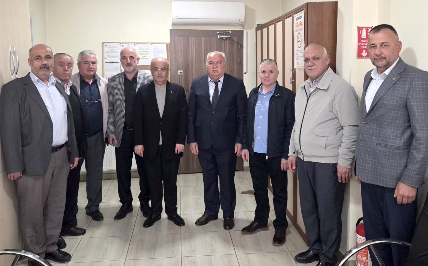 AK Parti Kandıra İlçe Başkanı Sertan Kulaç ve ilçe yönetimi,