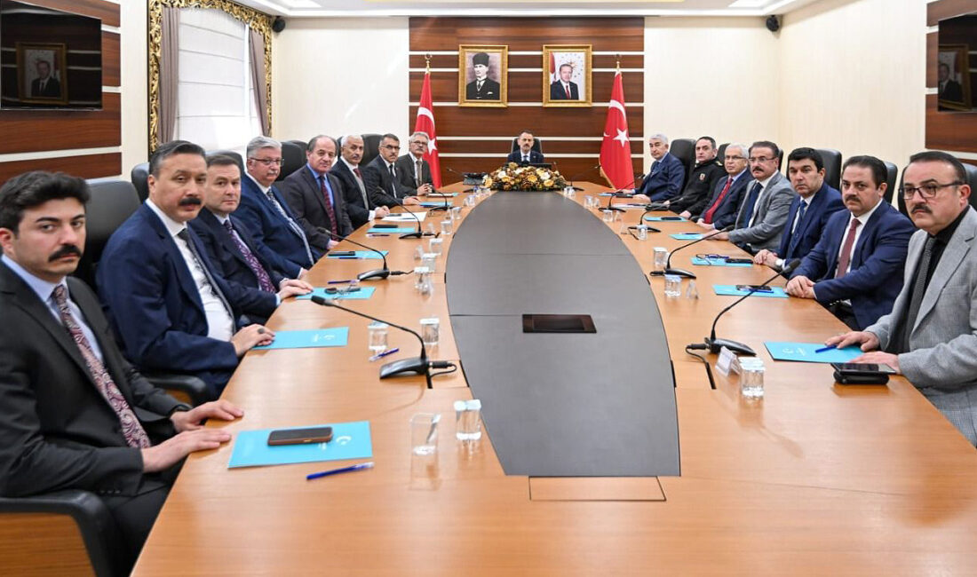 Kocaeli’de okul güvenliğini artırmak için geniş katılımlı toplantı yapıldı. Vali