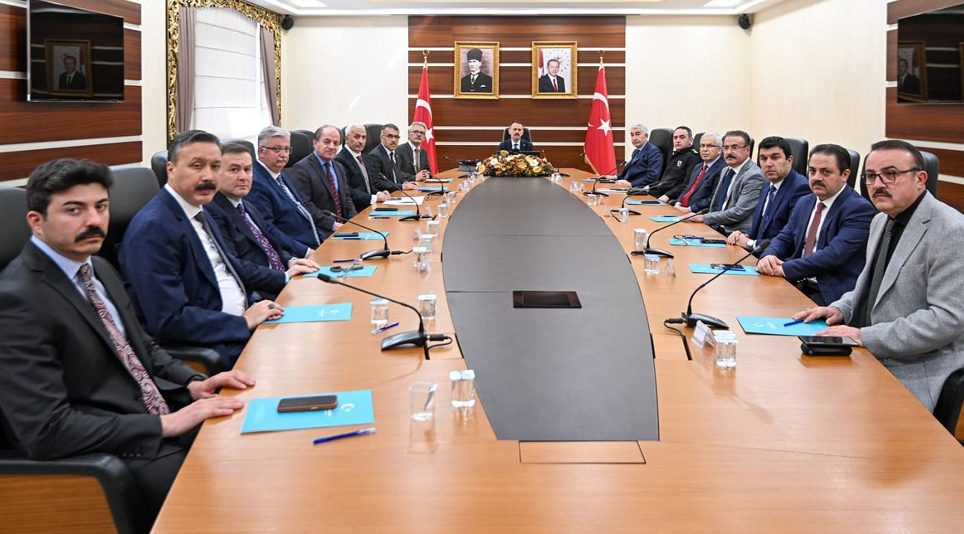 Kocaeli’de okul güvenliğini artırmak için geniş katılımlı toplantı yapıldı. Vali